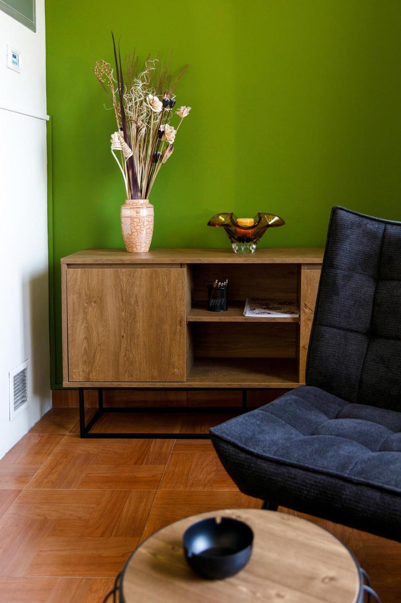 Charming With Gorgeous View & Private Parking Apartment *