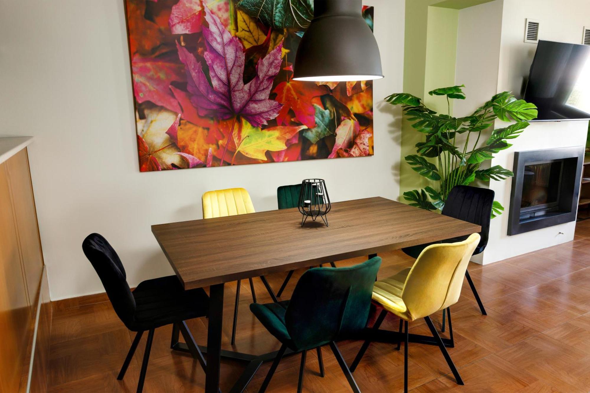 Charming With Gorgeous View & Private Parking Apartment *